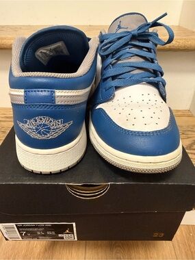 Nike Air Jordan 1 Low True Blue GS 7Y Women’s 8.5 With Box